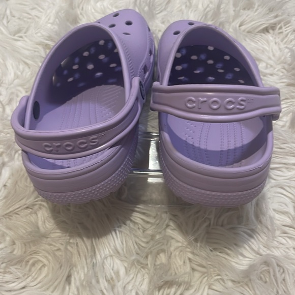 Crocs- pre-owned lightly worn lavender Crocs  size -M-7 W-9 - Picture 3 of 4